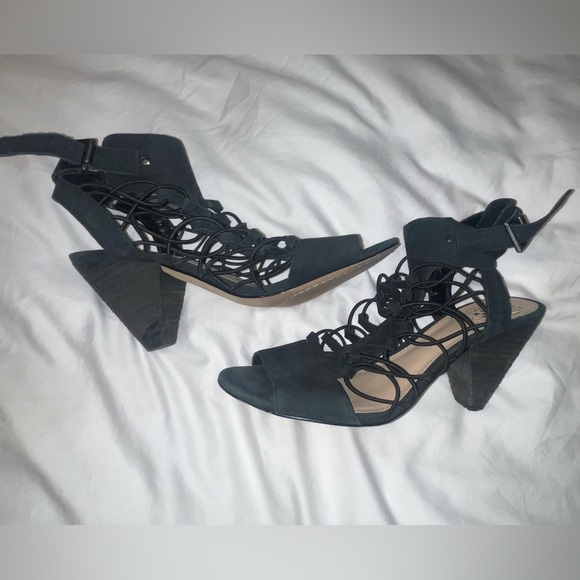 Vince Camuto Evel Caged Sandal Heel Black Suede 7.5 - Picture 4 of 10